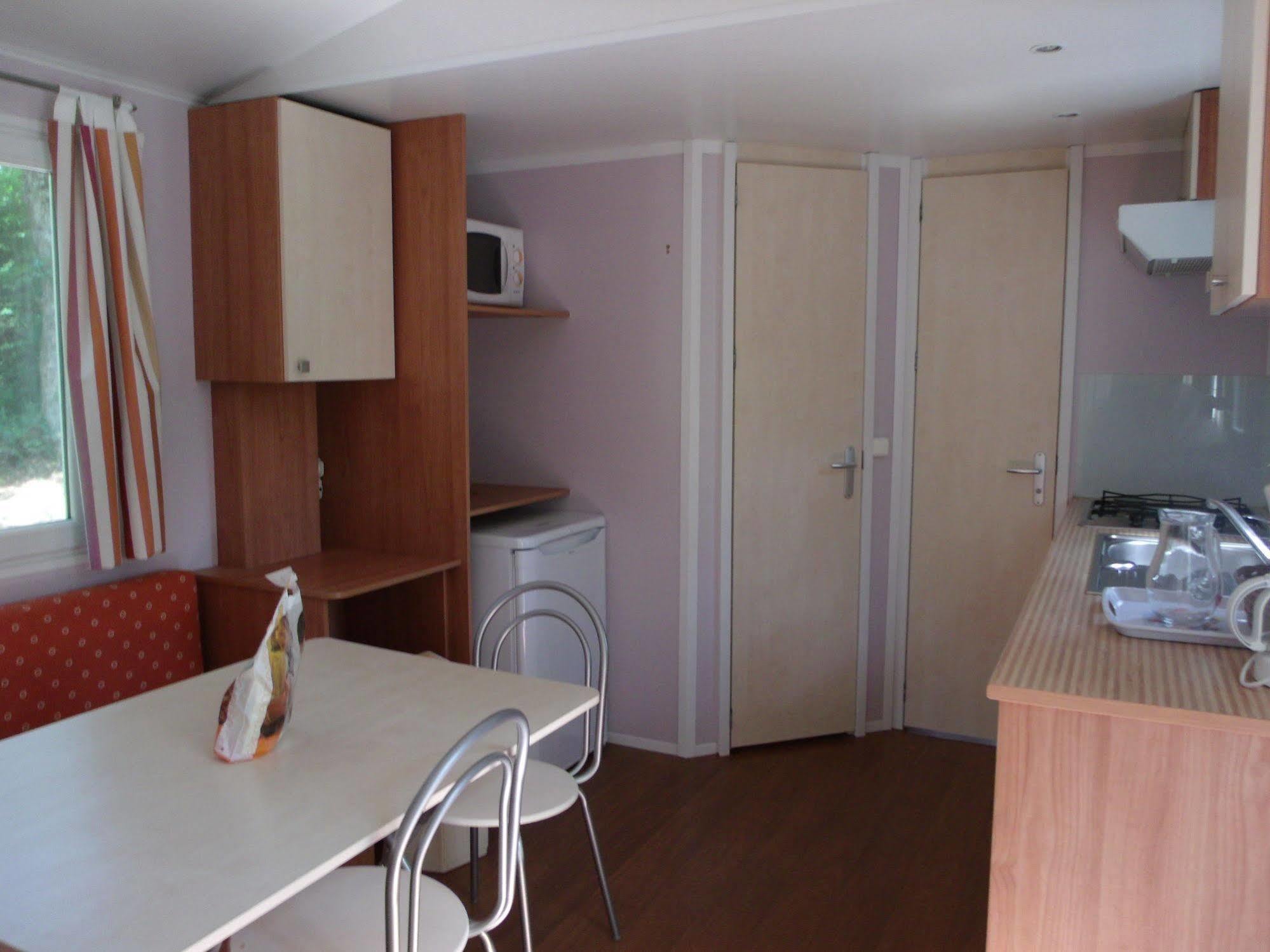 Camping De La Croix D'Arles Bourg  Екстериор снимка
