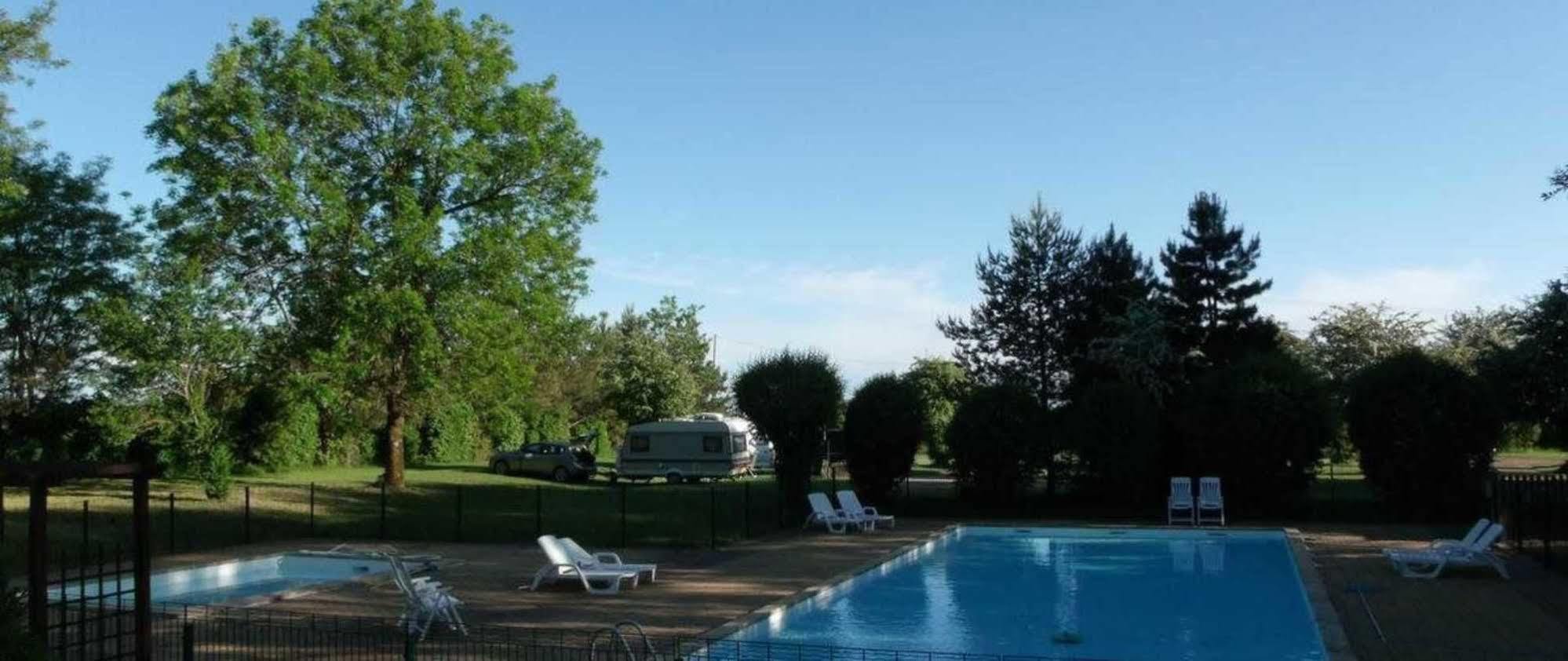 Camping De La Croix D'Arles Bourg  Екстериор снимка