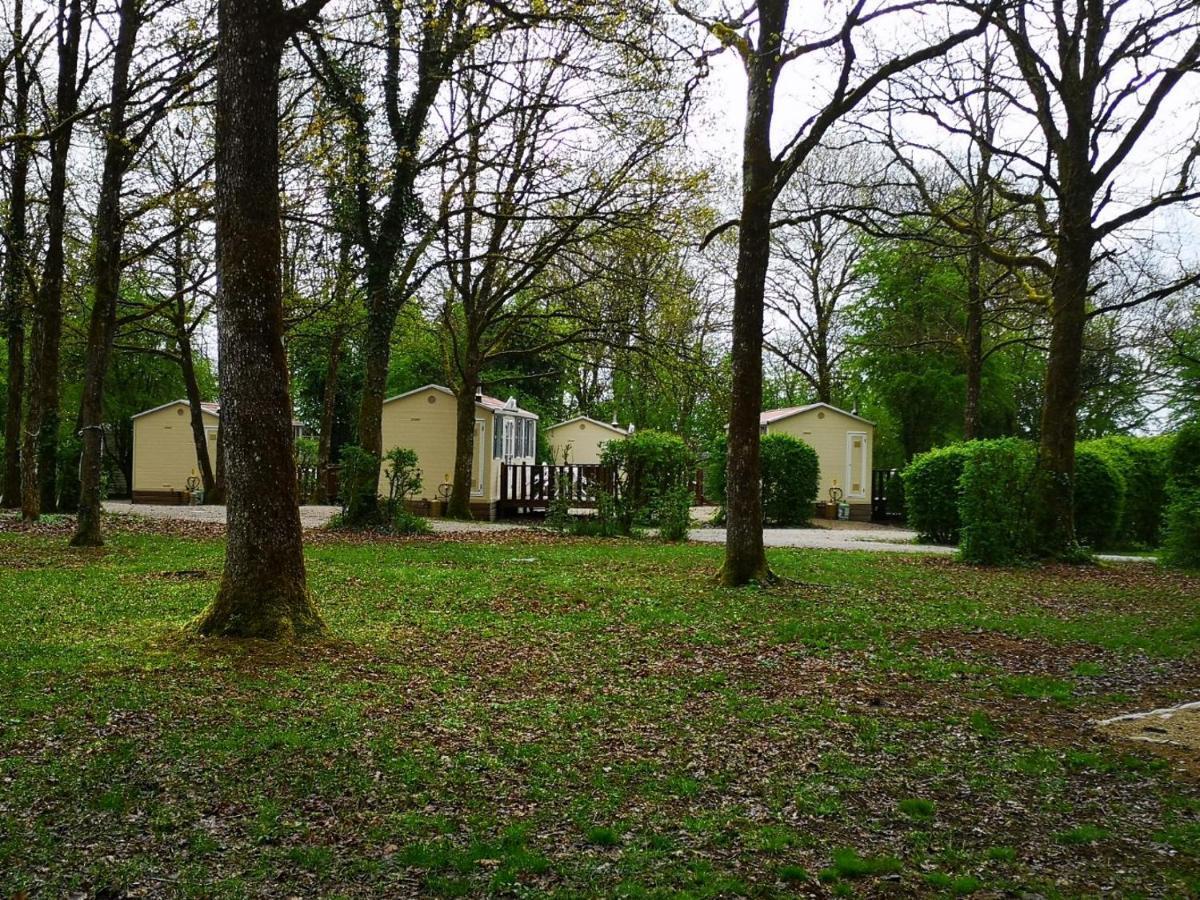 Camping De La Croix D'Arles Bourg  Екстериор снимка