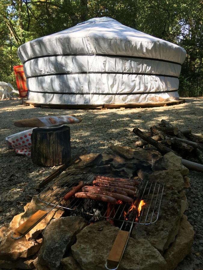 Camping De La Croix D'Arles Bourg  Екстериор снимка